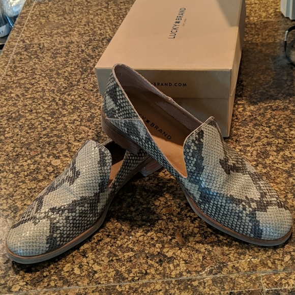 Lucky Brand slip on shoes 7 1/2 - Picture 2 of 7